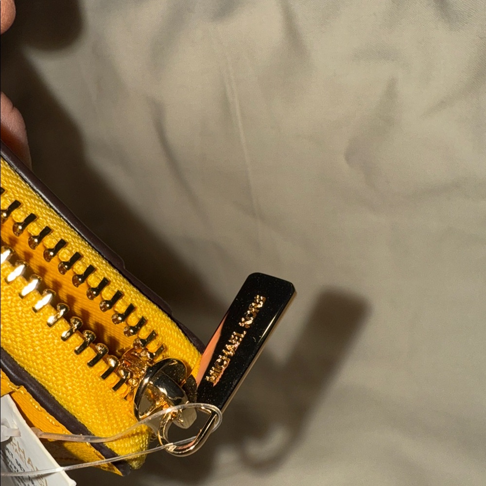 Michael Kors Yellow Gold Wallet NWT - Picture 4 of 13